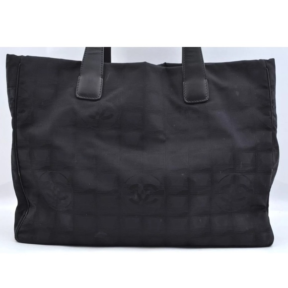 CHANEL Black Quilted Tote Bag - Picture 3 of 16